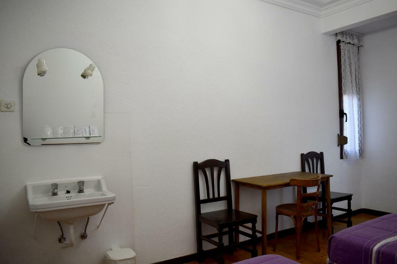 Hostal Oviedo Otel León Dış mekan fotoğraf