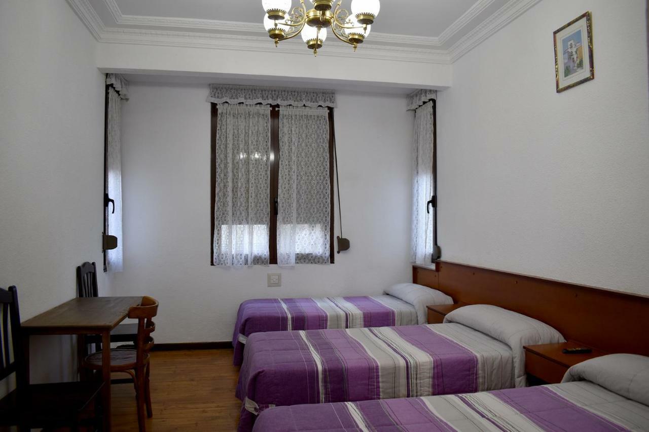 Hostal Oviedo Otel León Dış mekan fotoğraf